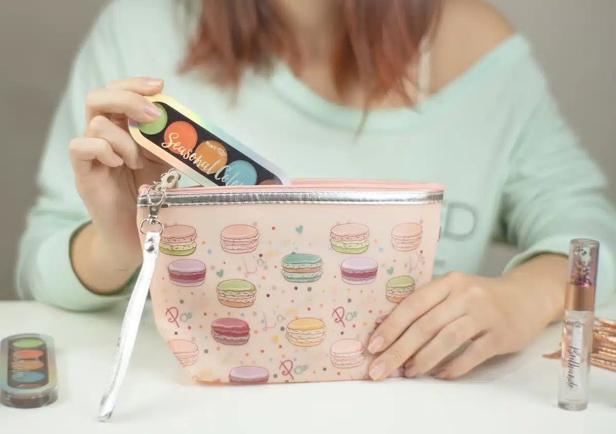 Les essentiels à avoir dans sa trousse de maquillage pour un look impeccable