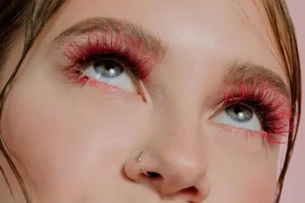 Sublimez vos yeux verts : Guide ultime des meilleures astuces de maquillage