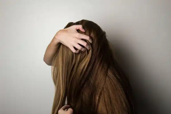 Astuces efficaces pour maintenir vos cheveux en bonne santé
