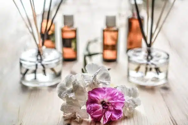 Les bienfaits incontournables de l’aromathérapie pour une peau saine et un esprit apaisé