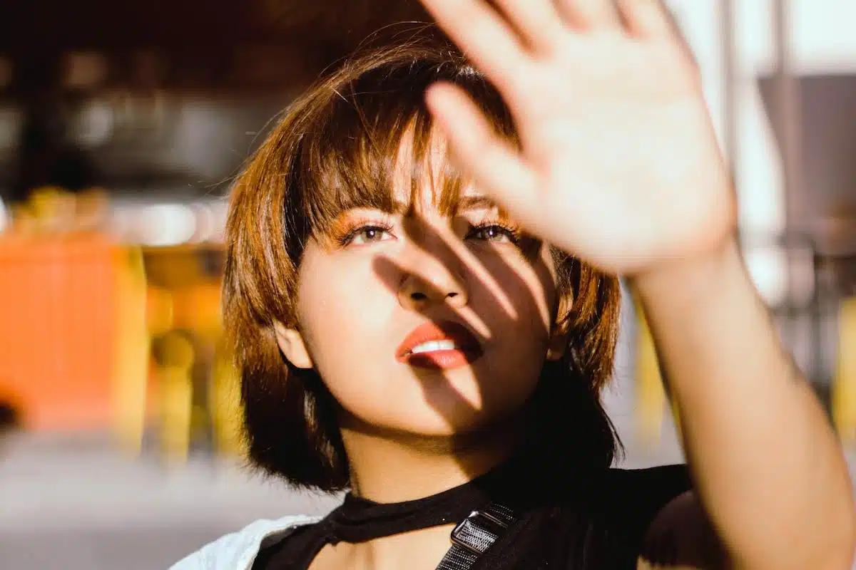 Guide ultime des techniques de coiffure tendance pour les cheveux courts