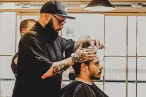 Découvrez les astuces des coiffeurs professionnels à Avignon Centre Ville