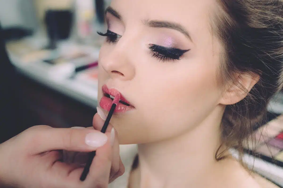 Les tendances des couleurs de maquillage pour la saison à venir