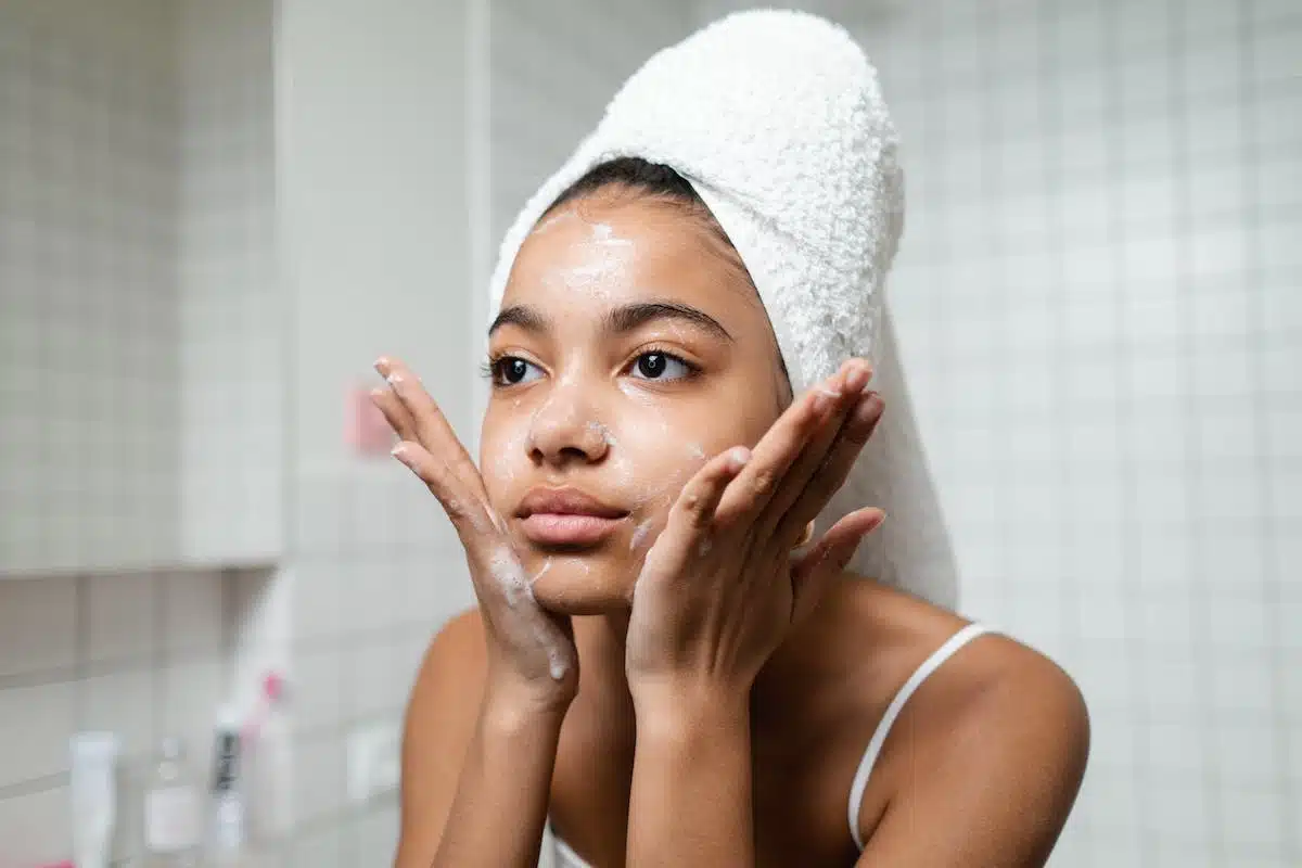 Révéler les secrets d’un teint glowy et lumineux : Guide ultime pour une peau éclatante