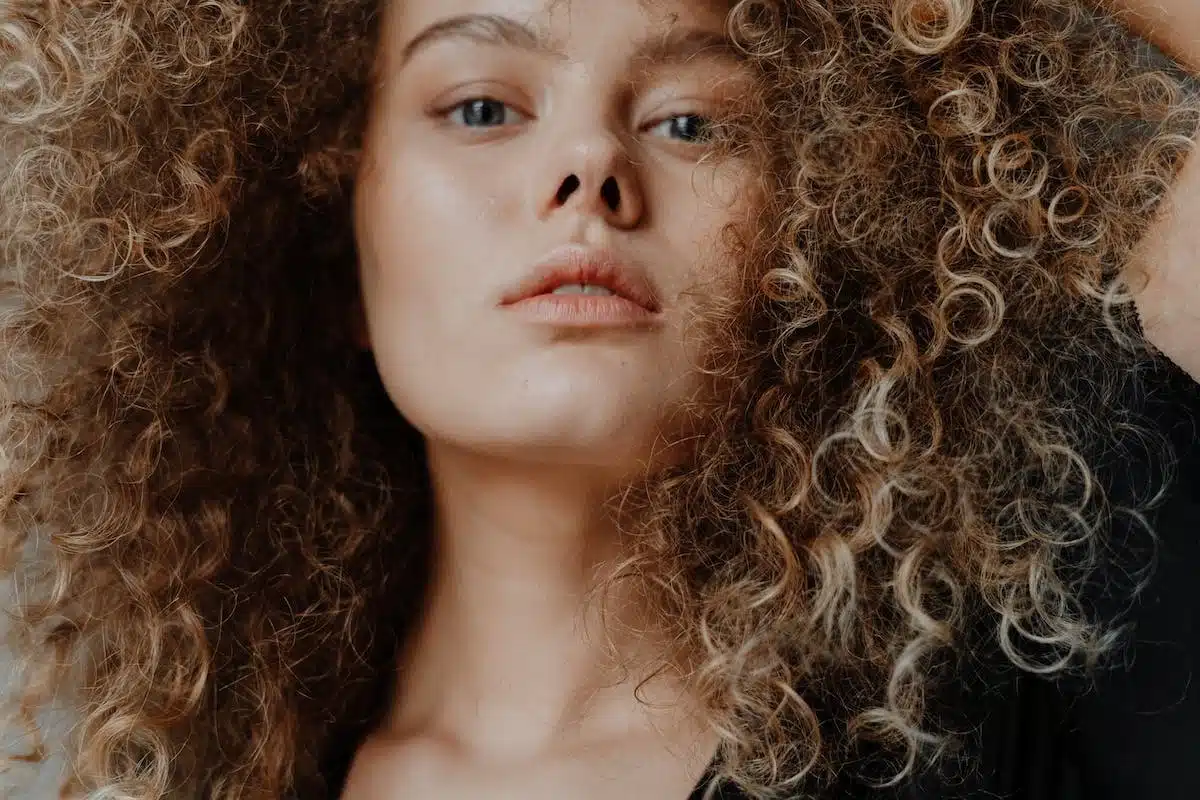 cheveux frisés