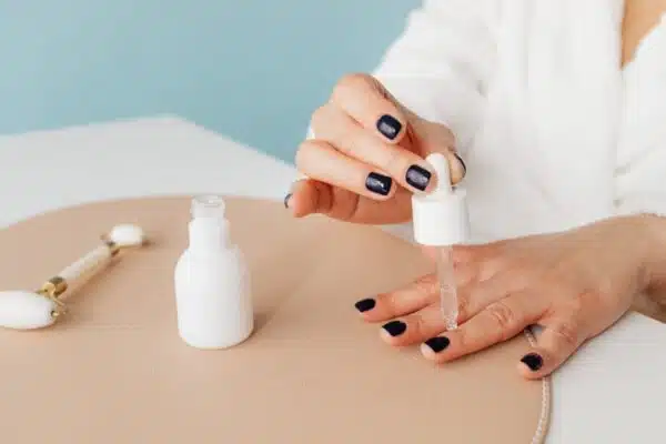 Obtenez des mains et des ongles impeccables grâce à ces astuces efficaces!