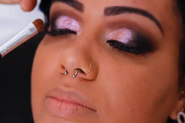 Sublimer son regard : les techniques incontournables de maquillage pour magnifier ses yeux