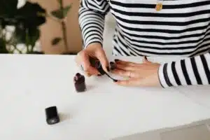 Les astuces infaillibles pour une manucure irréprochable à faire chez soi