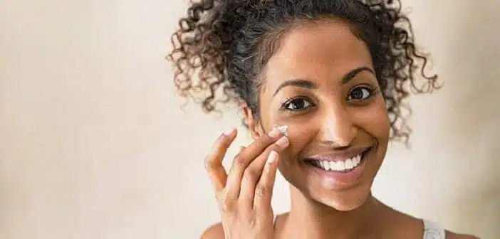 Astuces incontournables pour une peau éclatante en hiver face au froid et à la pollution